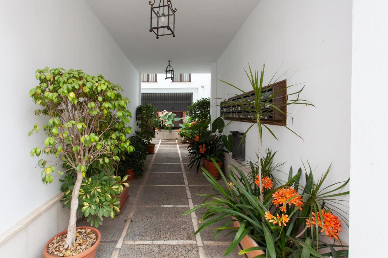 Pikis Apartment Center 1 Sevilla Eksteriør billede