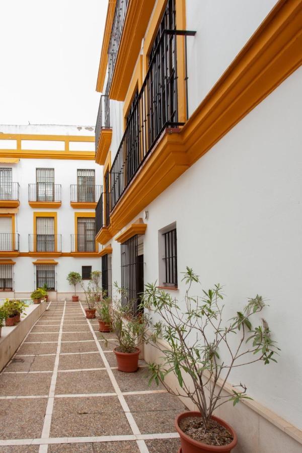 Pikis Apartment Center 1 Sevilla Eksteriør billede